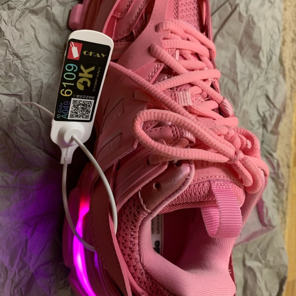 BALENCIAGAS. Shoes - BALENCIAGAS LIGHT UP SNEAKERS